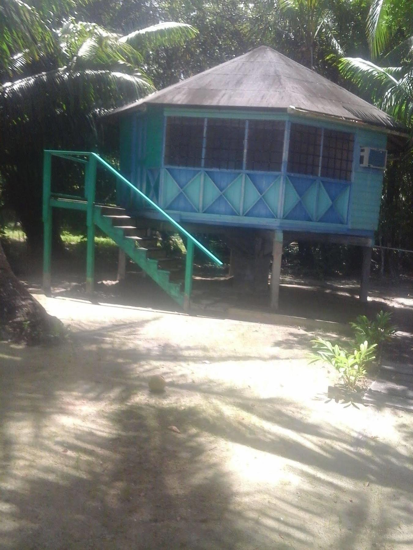 Buccaneer Resort Carenero Exterior photo